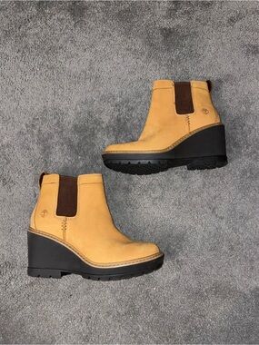 Timberland Woman’s Kellis Chelsea Wedge Boot Wheat Size 7